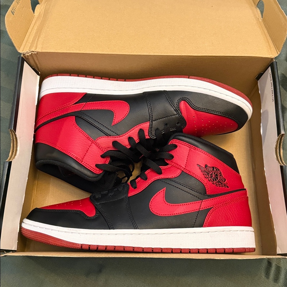 Air Jordan 1 Mid (Banned 2020) size 12
